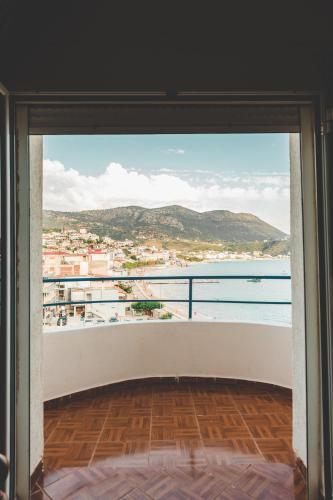 Coastal Bliss Apartment - image 3