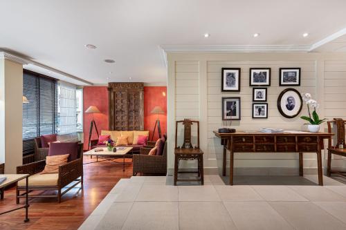 Kipling Manotel - main image