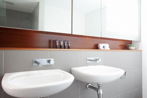 BELLEVUE BEAUTY - Hosted by: L'Abode Accommodation - image 4