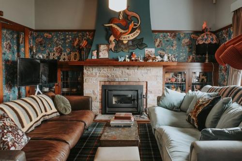 Vibrant Dual Retreat Vagabond s Rest Rose Gold Hideaway