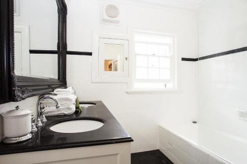 COURALLIE (I701)-L'Abode Accommodation - image 2