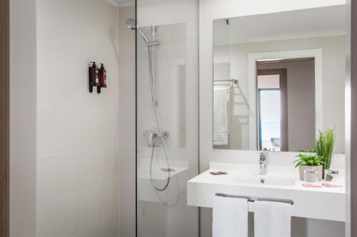 Double Room (2 Adults + 2 Children) image 1