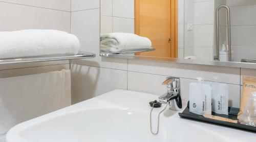 Single Room - Disability Access image 9