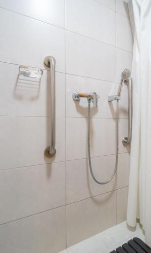 Single Room - Disability Access image 8
