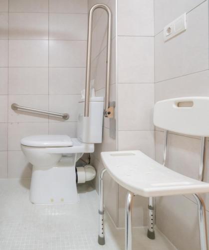 Single Room - Disability Access image 7
