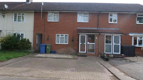 Spacious 4 bed Farnborough AirShow