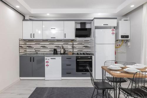 3-Şehir Merkezinde Büyük Daire 3 Yatak Odası, Antalya (fotografie 10)