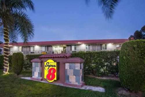 Super 8 by Wyndham Redlands/San Bernardino in Redlands, USA