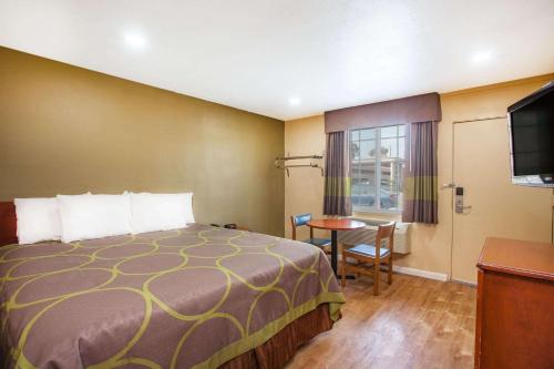 Super 8 by Wyndham Redlands/San Bernardino in Redlands, USA