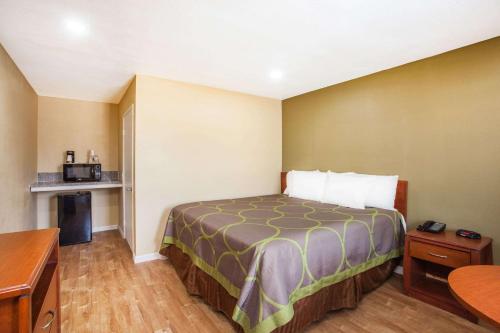Super 8 by Wyndham Redlands/San Bernardino in Redlands, USA
