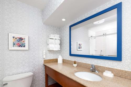 Hampton Inn Laredo - image 10