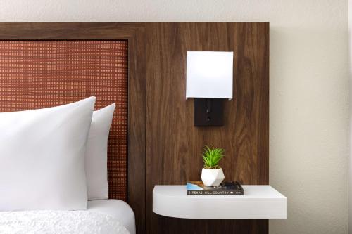 Hampton Inn Laredo - image 12