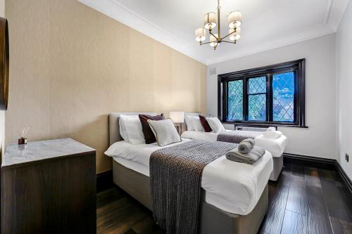 Tudor Grange - image 2