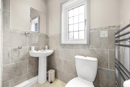 Tudor Grange - image 4