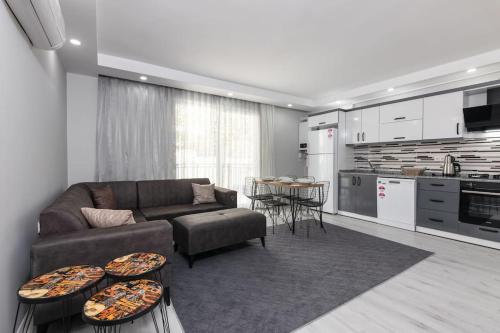 4-3 Yatak Odalı Büyük Daire Kaleiçi Yakını, Antalya