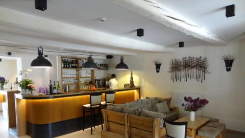 Pub/Lounge, Auberge Quintessence in Roubion