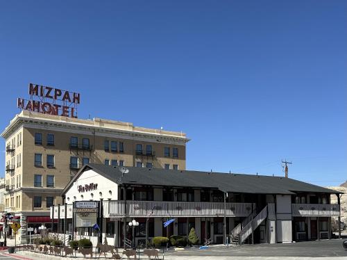 Jim Butler Inn & Suites - main image