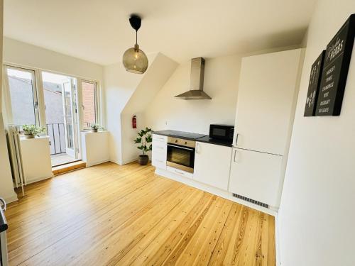 廚房, aday - 1 bedroom balcony apartment on the pedestrian street in Randers in 蘭納斯市中心