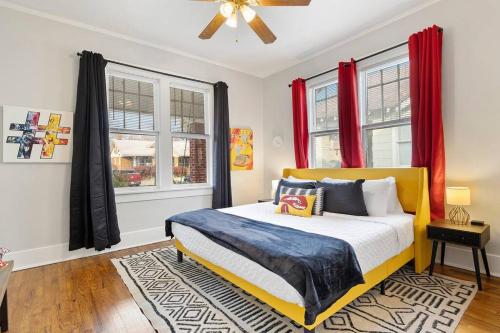 Midtown Bungalow with 1920s Charm in Memphis, USA