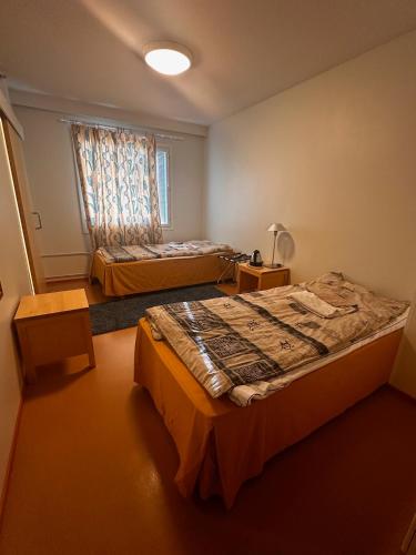 2 twin beds