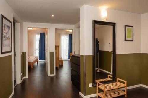 Holiday at Alexanderplatz Apartments - image 3