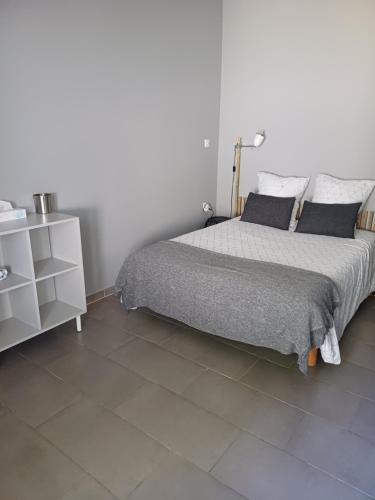 Studio meublé tout confort climatisé Room Type - Apartment