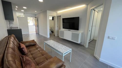 Renovated Apartment by the Beach and Yumbo Centre