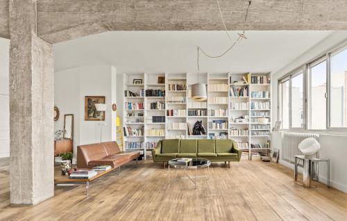 Atypique and minimalist design pour 8 personnes by Weekome