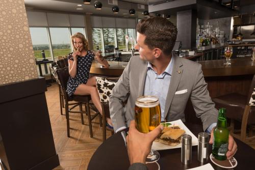 Applause Hotel Calgary Airport by CLIQUE