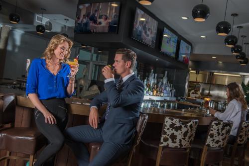 Applause Hotel Calgary Airport by CLIQUE