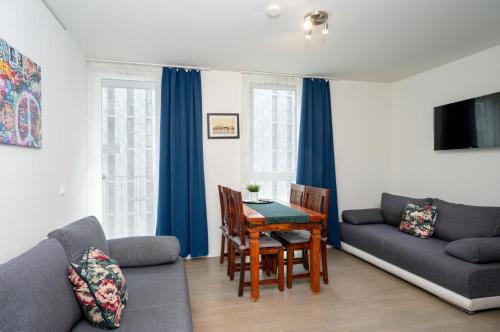 Holiday at Alexanderplatz Apartments - image 8