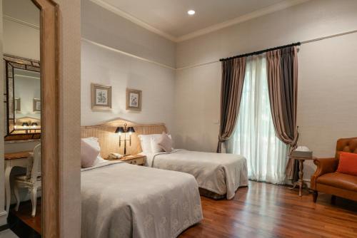 Deluxe Room image 5