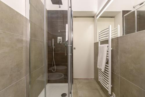 Two-Bedroom Deluxe Apartment image 10
