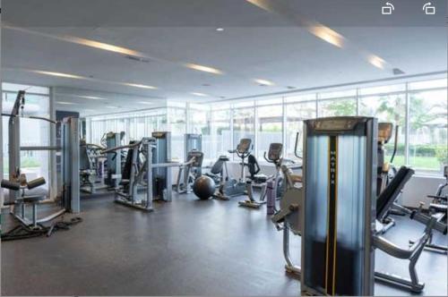 Trinity Holiday Homes - Standpoint Tower Downtown - image 13