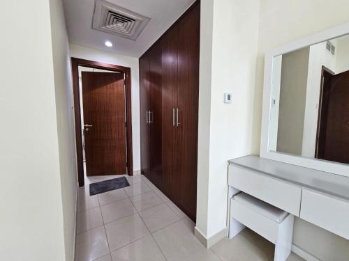 Trinity Holiday Homes - Standpoint Tower Downtown - image 14