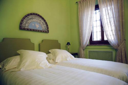 2 twin beds