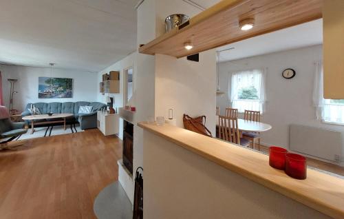 Konyha, 4 Bedroom Nice Home In Örkeljunga (4 Bedroom Nice Home In Orkeljunga) in Fasalt