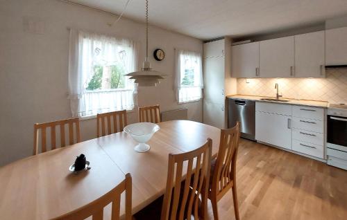Konyha, 4 Bedroom Nice Home In Örkeljunga (4 Bedroom Nice Home In Orkeljunga) in Fasalt