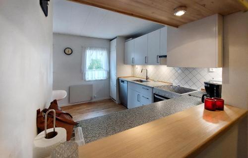 Konyha, 4 Bedroom Nice Home In Örkeljunga (4 Bedroom Nice Home In Orkeljunga) in Fasalt