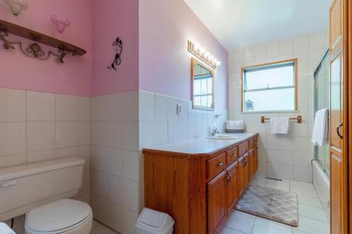 Great Location- Minutes walk to Guildford Town Centre! 2 in Surrey, Canada