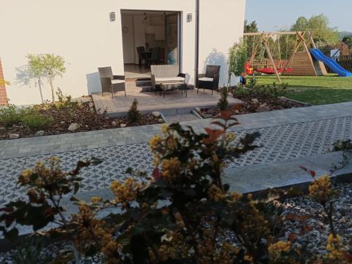 Spēļu laukums, Wczasy Chmielno Apartament Turkusowy in Chmielno