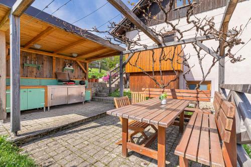 Køkken, Lukec Homestead Adventure Stay - Happy Rentals in Fara
