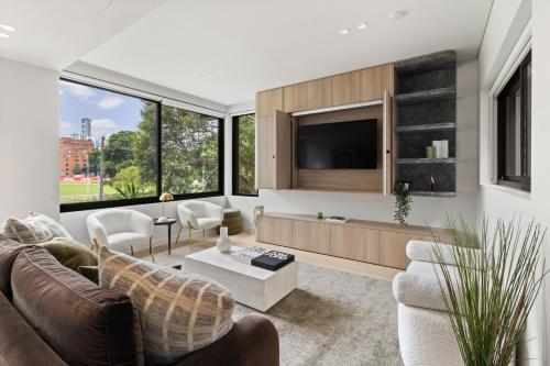 Luxurious Parkside 4BR Terrace House w/Garage