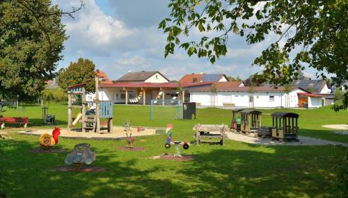 Kronwieden Super schöne 3 Zimmer Wohnung ruhig modern, Terrasse-Garten