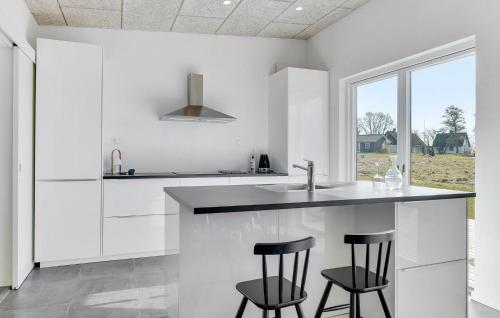 Kitchen, 3 Bedroom Beautiful Home In Haderslev in Aro