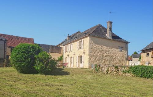 Lovely Home In Saint Robert With Kitchen