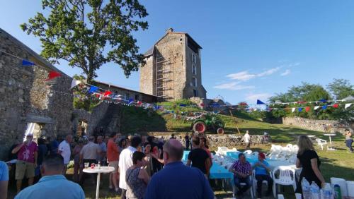 Chateau Montegut dans la vallée des Pyrénées