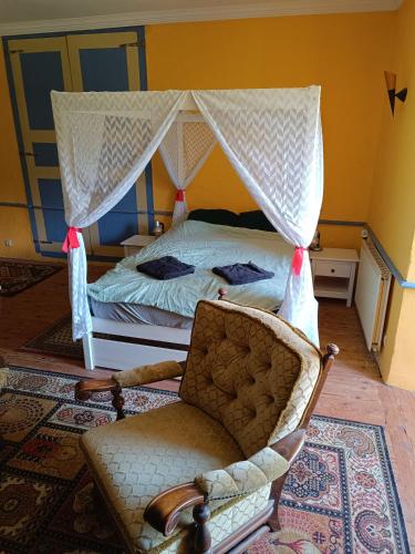 Chambres de tour rustique dans la vallée des Pyrénées au Chateau Montegut