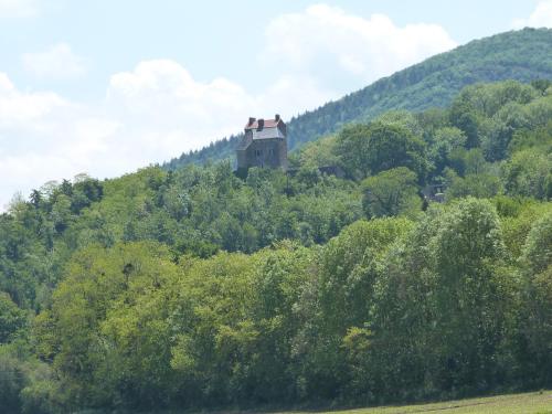 Chambres de tour rustique dans la vallée des Pyrénées au Chateau Montegut