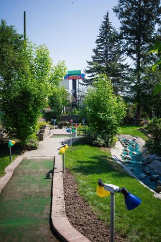 Mini golf pálya, Lakeside Motel in Williams Lake (Brit Kolumbia)